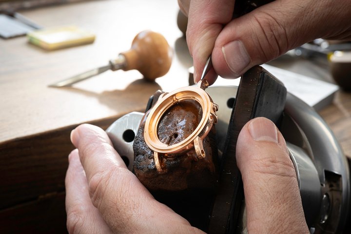 Hand-engraving a case