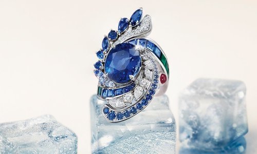 Gübelin: a spectacular cocktail ring in aquatic colours